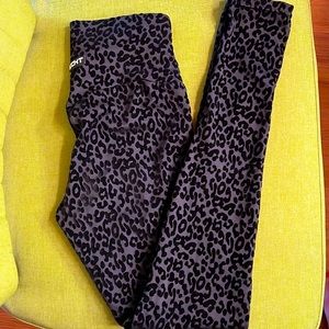 Echt black/grey velvet leopard print active leggings